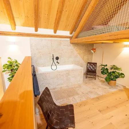 Hofglueck & Scheunenliebe Sauna Whirlwanne Heimkino Spielscheune Apartman Kitzingen