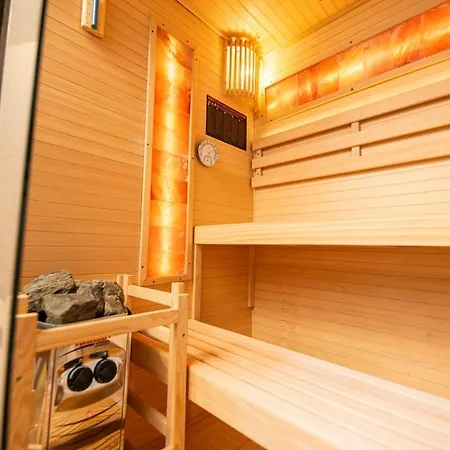 Hofglueck & Scheunenliebe Sauna Whirlwanne Heimkino Spielscheune * Kitzingen